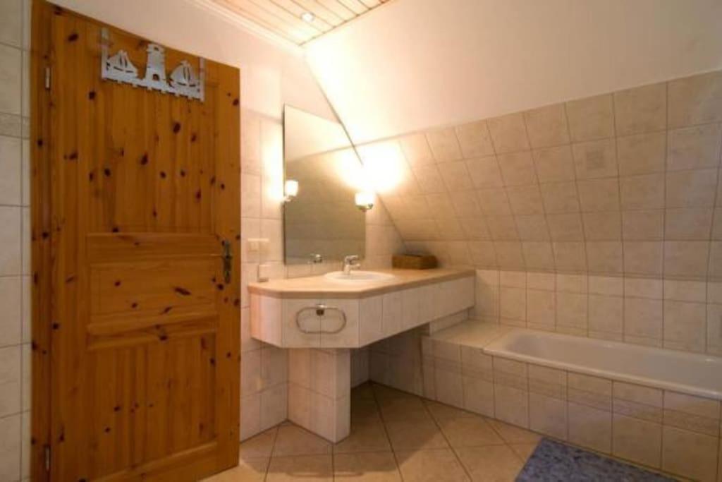 Trollhus - Grosses Familienfreundliches Ferienhaus Борн Екстер'єр фото